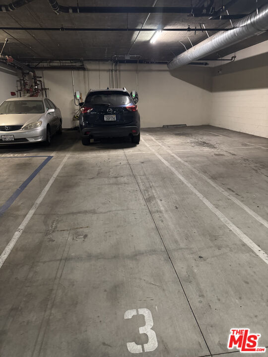 Building Photo - 15206 Burbank Blvd