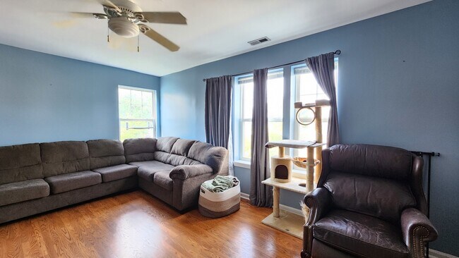 Building Photo - 301 Wedgewood Cir