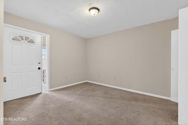 Building Photo - 1426 Mountain Ranch Rd