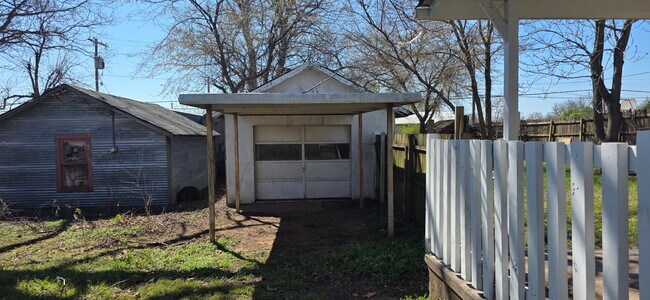 Building Photo - 514 W Main St