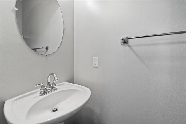 Building Photo - 4419 Silver Ridge Way SW