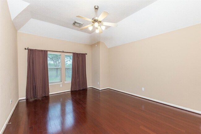 Building Photo - 2201 Signal Hill Dr