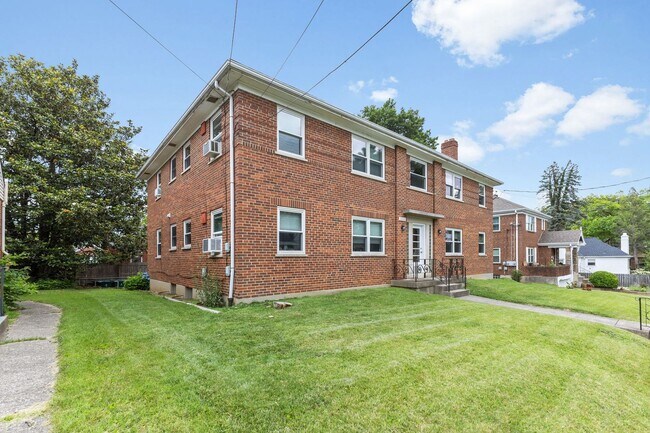 Building Photo - 3332 Maple Crest Pl