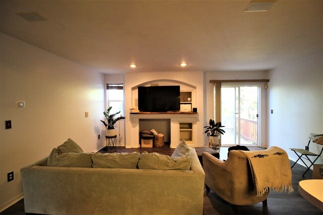 Building Photo - 311 Conrad Dr