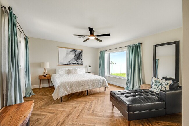 Building Photo - Gorgeous Riverfront 3/2 with dock!!
