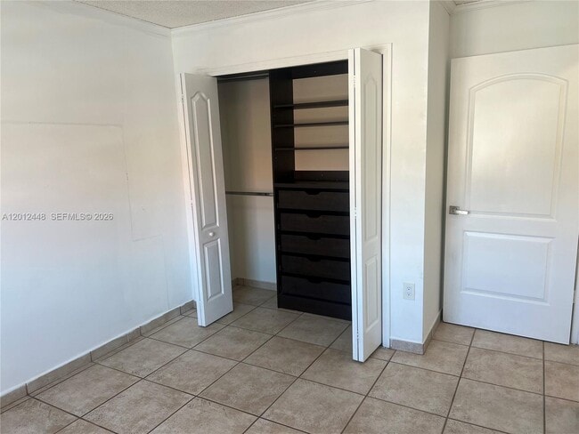 Building Photo - 2425 W 76th St