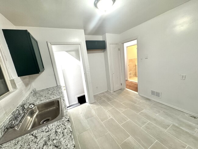 Building Photo - 9219 McKinney St