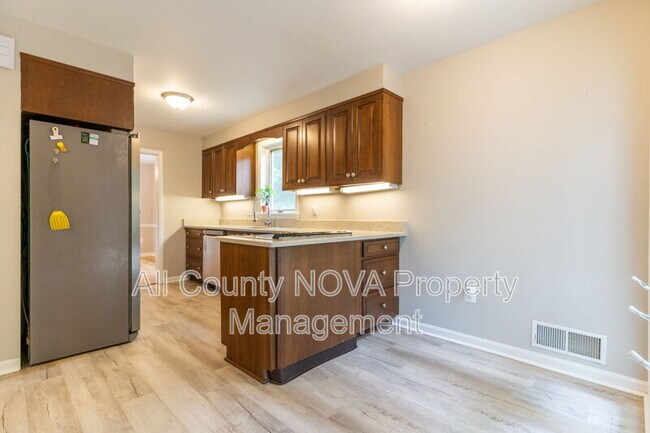 Building Photo - 4126 Lenox Dr