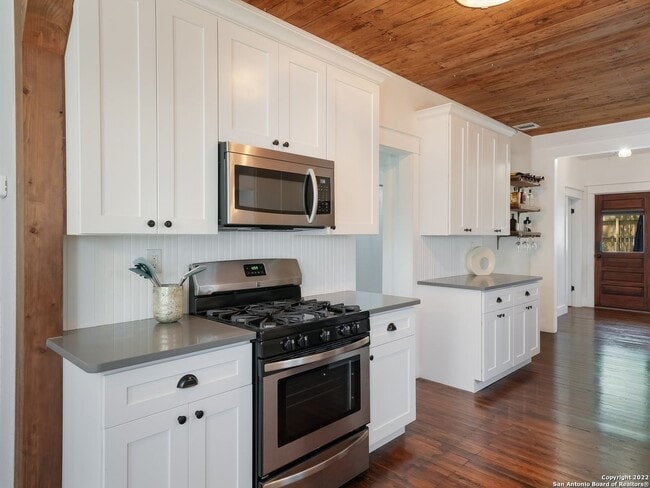 Building Photo - Adorable home 2/2 In Mancke Park