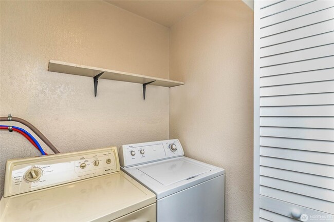 Building Photo - 1Bd/1Ba Kirkland Apartment