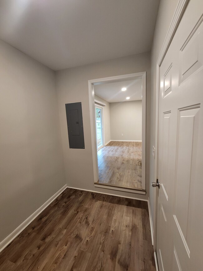 Laundry/Mudroom - 108 Oak Park Dr
