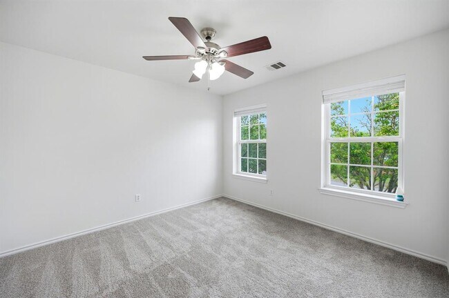 Building Photo - 1136 Beechwood Dr