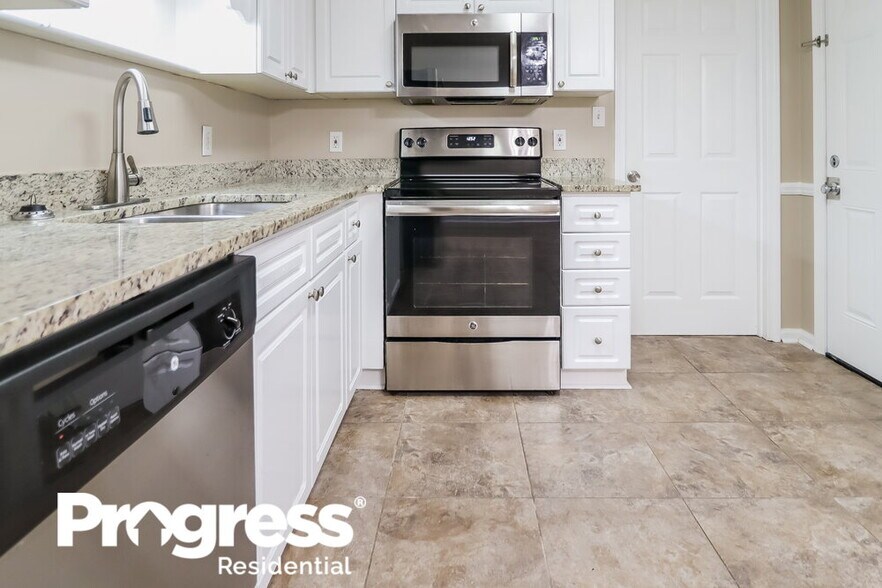 Building Photo - 2613 Laburnum Dr