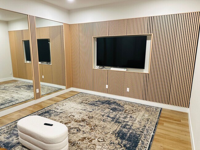 Building Photo - Gorgeous Custom Camas Home