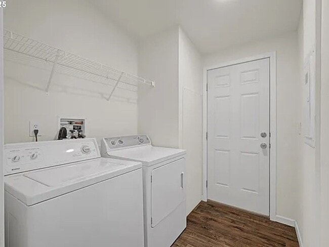 Building Photo - 2-Bedroom 1-Bathroom home in Springfield