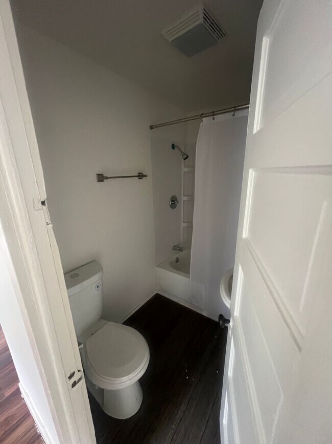 Building Photo - 2417 W Jolly Rd