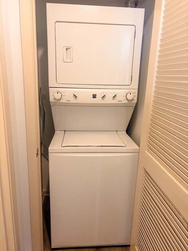 Building Photo - 51 Candlewyck