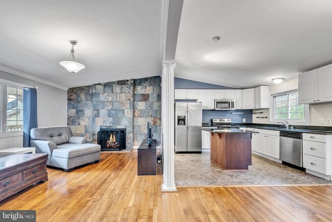 Building Photo - 4415 Elmwood Dr