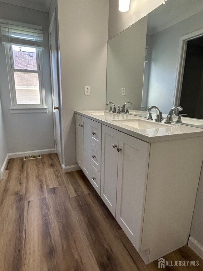 Building Photo - 8 Starlight Ct