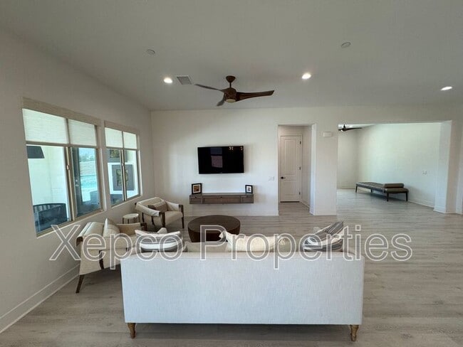Building Photo - 74635 Tesla Dr