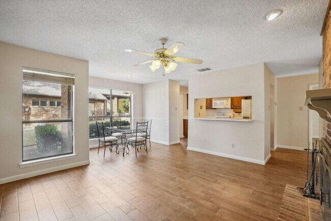 Building Photo - 1301 Memory Ln