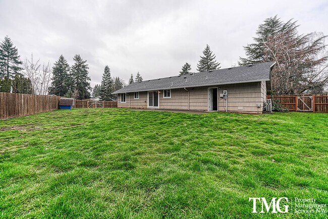Building Photo - Classic Ranch Style home with 2 Bed 1.5 Bath and Large Backyard!