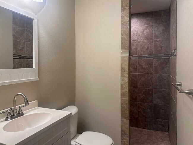 Building Photo - 4 Bedroom / 2.5 Bath Home