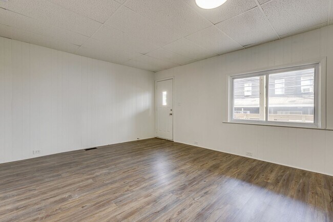 Building Photo - Available August 2026 - Fully Renovated 2 Bedroom in AMAZING Location!!