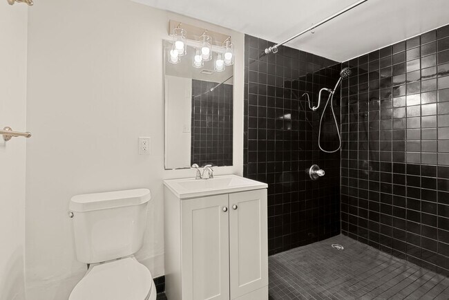 Building Photo - Studio Condo Steps from Piedmont Park!