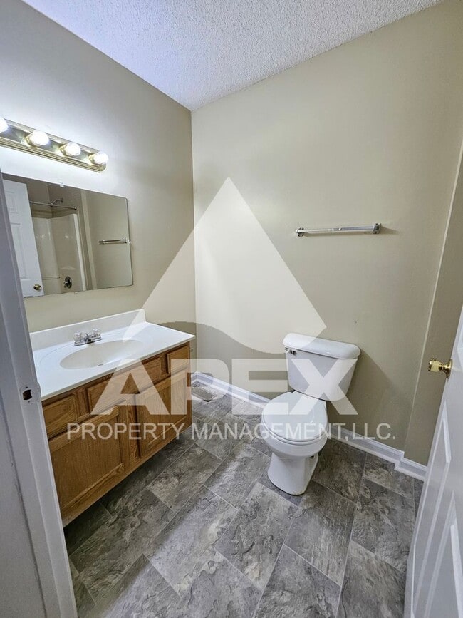 Building Photo - 3 Bd | 2 Ba Top Floor Condo in West Knoxville!