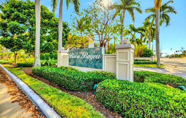 Building Photo - 15 E Royal Palm Rd