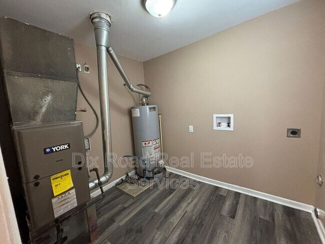 Building Photo - 601 Brelsford Ave