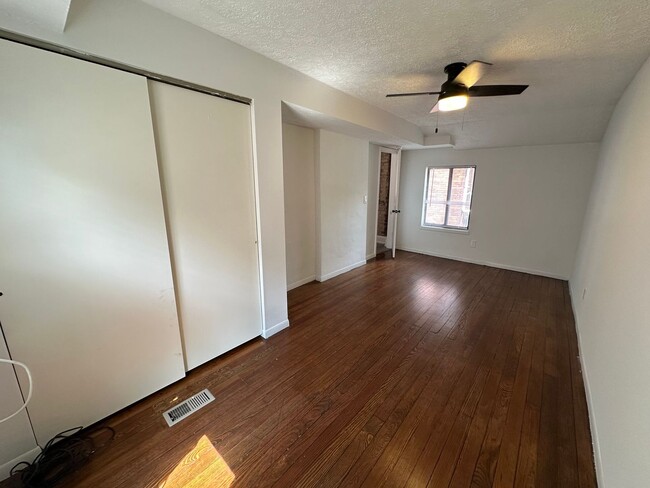 Building Photo - 113 E Lane Ave