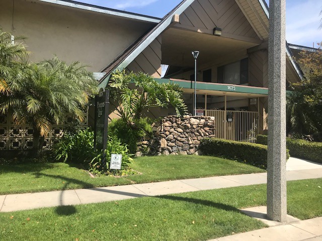 Primary Photo - 1675 W Pampas Ln