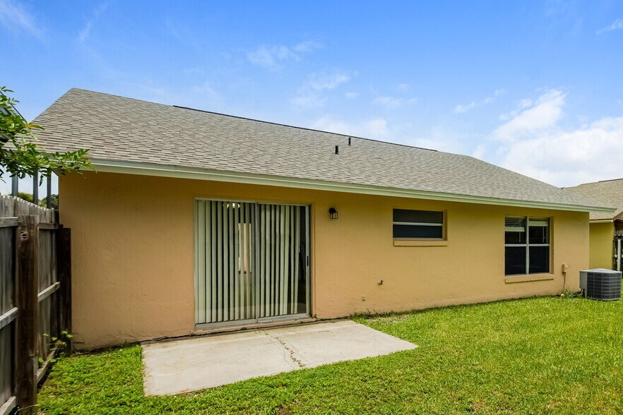 Building Photo - 12775 Majorama Dr