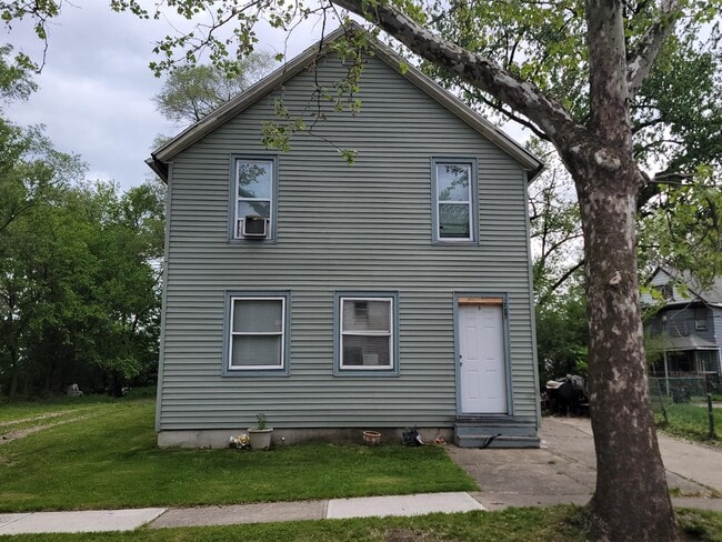 Primary Photo - 6215 Carpenter Ave