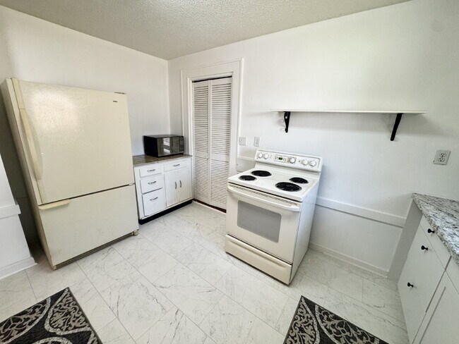 Building Photo - One bed one bath  in Pickens