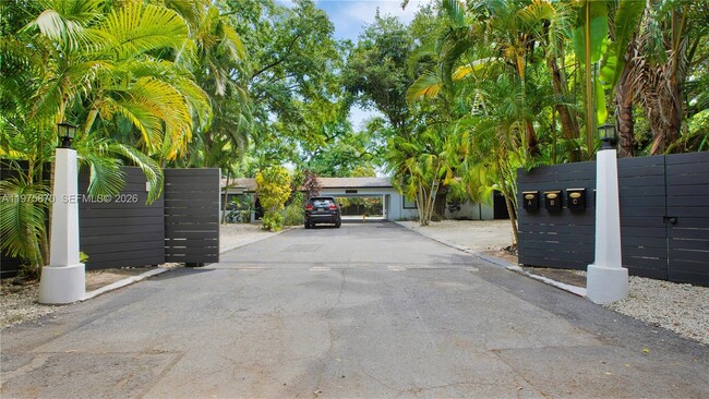 Building Photo - 1750 NE 144th St