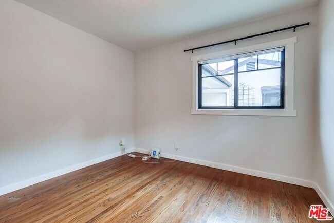 Building Photo - 3725 Edenhurst Ave