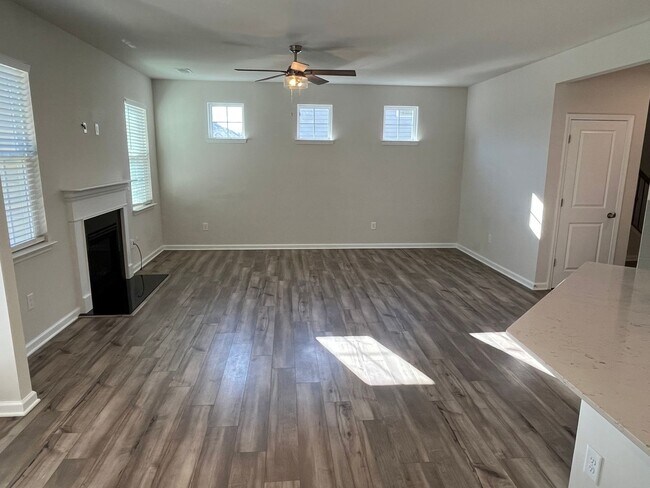 Building Photo - Newly Built 3 Bed + Loft Home in The Palis...