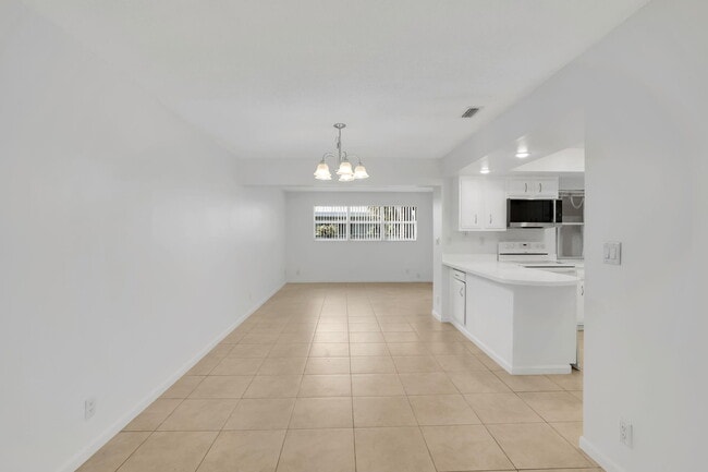 Building Photo - 89 Lariat Cir