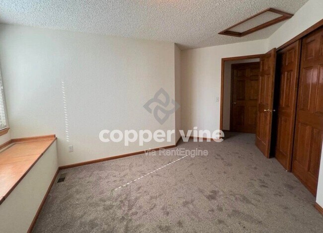 Building Photo - 8535 Oak Way