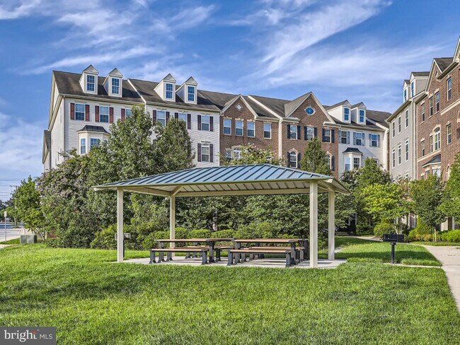 Building Photo - 320 Chessington Dr