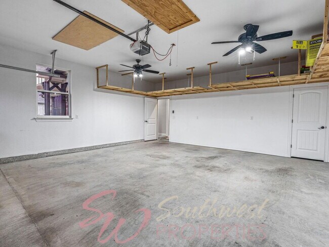 Building Photo - Stunning 5 bedroom, 3.5 bath in Elk Ridge Estates!
