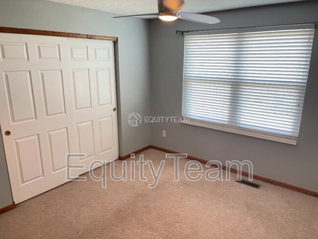 Building Photo - 5781 Meadow View Dr