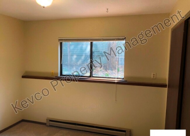 Building Photo - 620-622 Endicott St