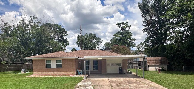 Building Photo - 17706 Wild Oak Dr