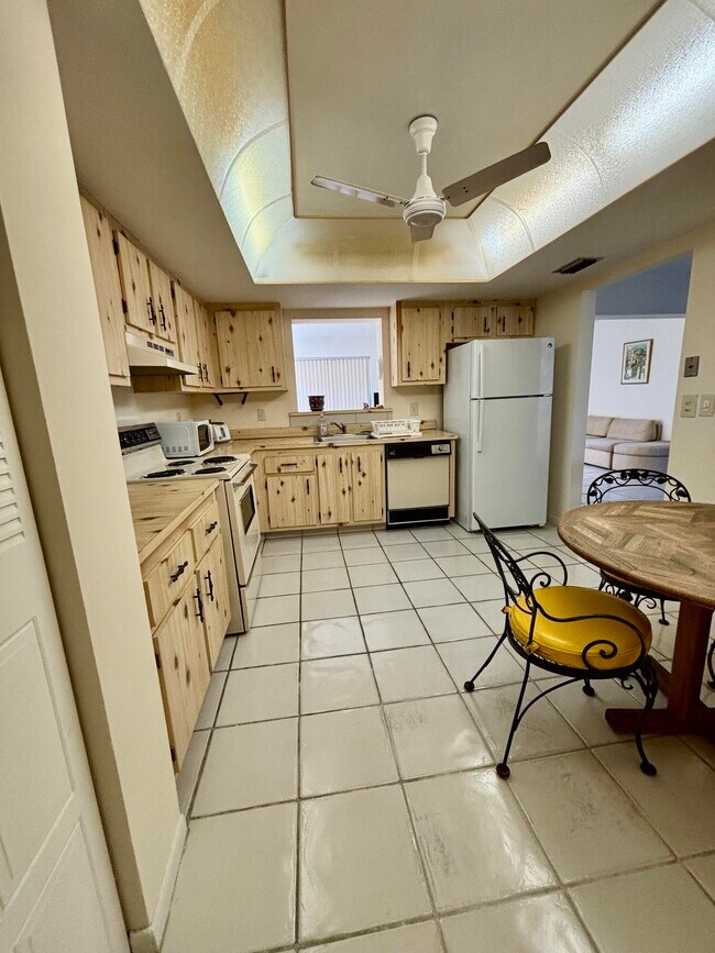Building Photo - 6110 Ambertree Ln