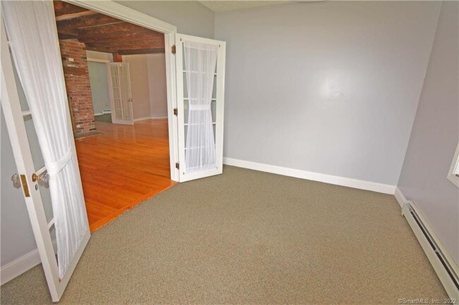 Building Photo - 405 Maple Ave