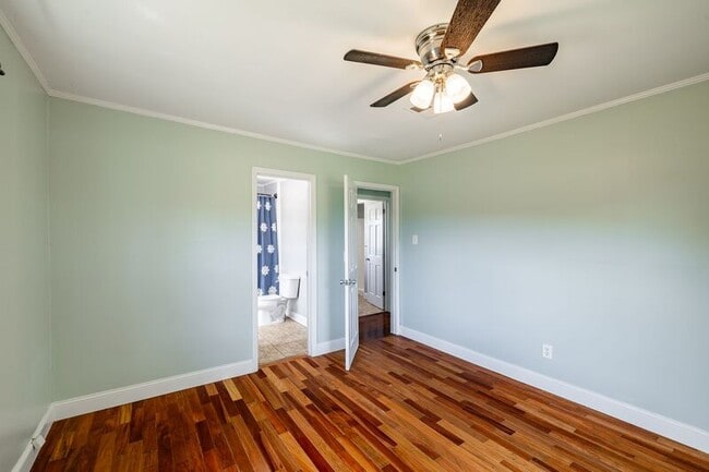 Building Photo - 386 Sandy Creek Rd